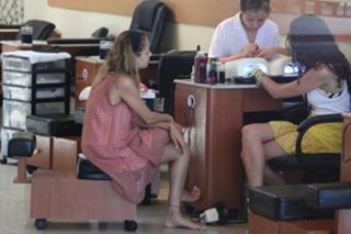 Nicole Richie feet photo thumbnail