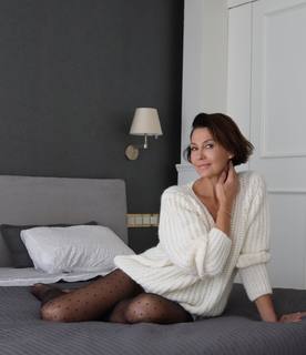 Anna Popek feet photo thumbnail