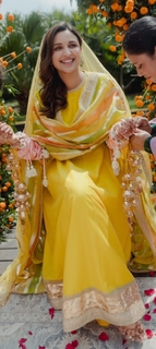 Parineeti Chopra feet photo thumbnail