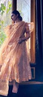 Mouni Roy feet photo thumbnail