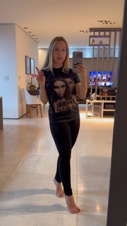 Carla Diaz feet photo thumbnail