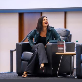 Megan Olivi feet photo thumbnail