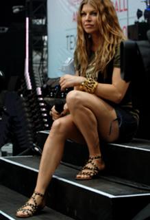Fergie feet photo thumbnail