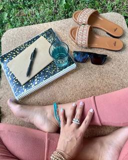Tia Mowry feet photo thumbnail