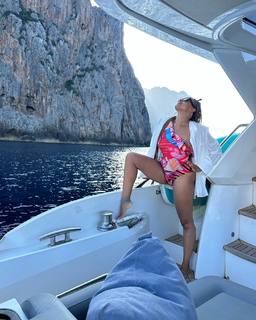 Tia Mowry feet photo thumbnail