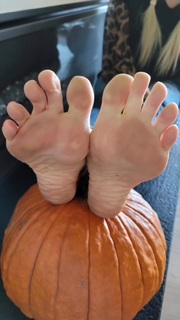 Kyle Unfug feet photo thumbnail