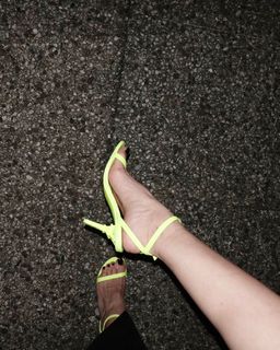 Duygu Özaslan feet photo thumbnail