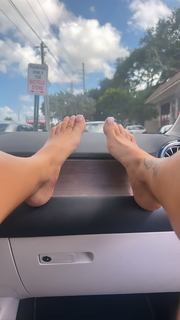 Victoria Waldrip feet photo thumbnail