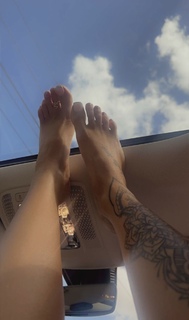 Victoria Waldrip feet photo thumbnail