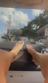 Victoria Waldrip feet photo thumbnail