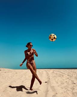 Anitta feet photo thumbnail