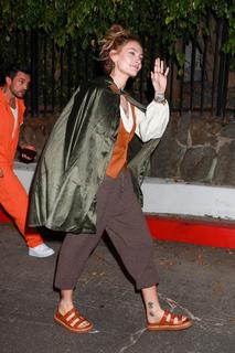 Paris Jackson feet photo thumbnail