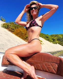 Flávia Alessandra feet photo thumbnail
