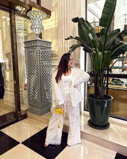 Ewa Farna feet photo thumbnail