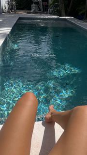 Vale Genta feet photo thumbnail
