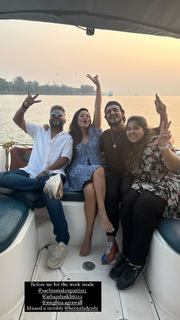 Hina Khan feet photo thumbnail