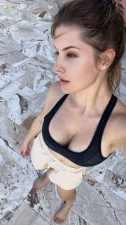Amanda Cerny feet photo thumbnail