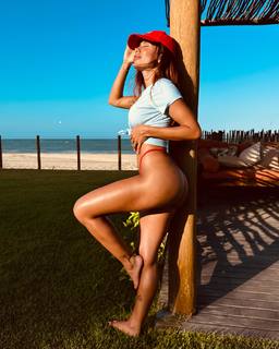 Anitta feet photo thumbnail
