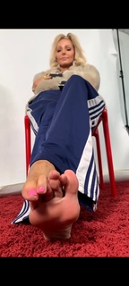 Kyle Unfug feet photo thumbnail