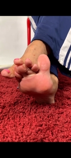 Kyle Unfug feet photo thumbnail