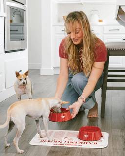 Kaley Cuoco feet photo thumbnail