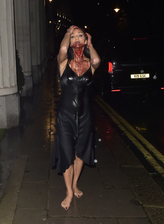 Nicole Scherzinger feet photo thumbnail