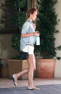 Audrina Patridge feet photo thumbnail