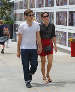 Keira Knightley feet photo thumbnail