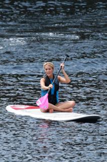 Carrie Underwood feet photo thumbnail