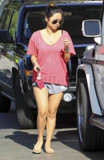 Brenda Song feet photo thumbnail