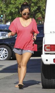 Brenda Song feet photo thumbnail