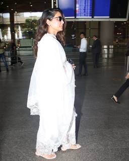 Hina Khan feet photo thumbnail