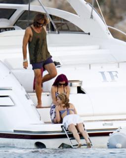 Shakira feet photo thumbnail