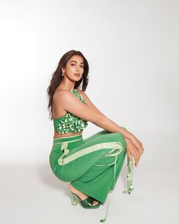 Pooja Hegde feet photo thumbnail