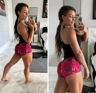 Amanda Saccomanno feet photo thumbnail