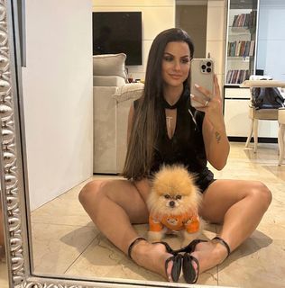 Carol Dias feet photo 5