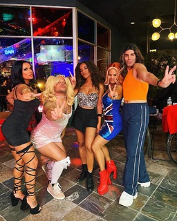 Joy Taylor feet photo thumbnail