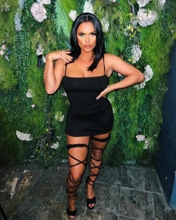 Joy Taylor feet photo thumbnail