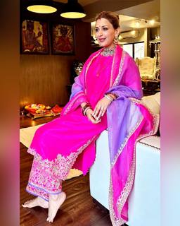 Sonali Bendre feet photo thumbnail