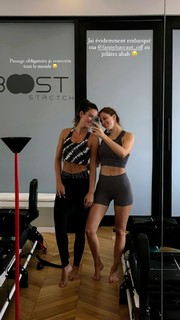 Iris Mittenaere feet photo thumbnail