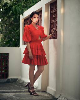 Dia Mirza feet photo thumbnail