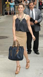 Jessica Biel feet photo thumbnail