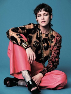 Kristen Stewart feet photo thumbnail