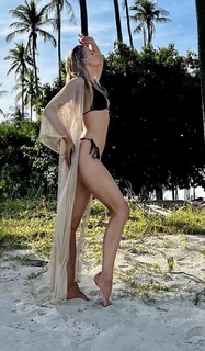 Karolina Pisarek feet photo thumbnail