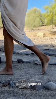 Brooke Burke feet photo thumbnail
