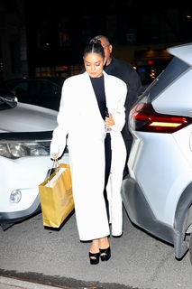 Vanessa Hudgens feet photo thumbnail