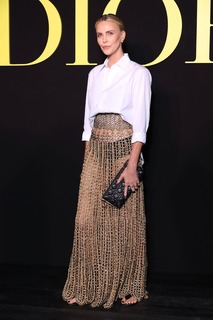 Charlize Theron feet photo thumbnail