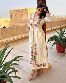 Raveena Tandon feet photo thumbnail