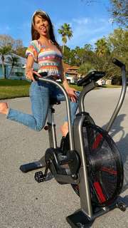 Amanda Cerny feet photo thumbnail