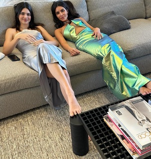 Kendall Jenner feet photo thumbnail